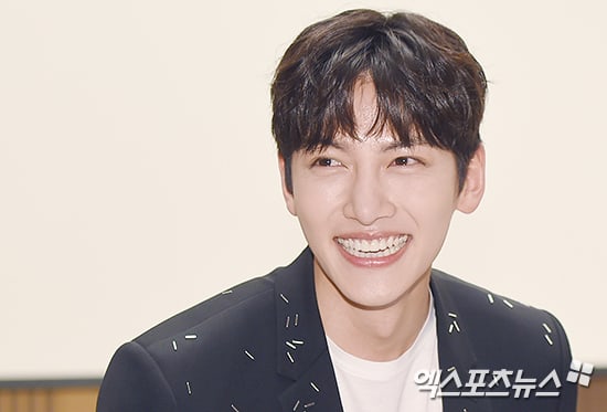 Ji Chang Wook explica por qué está perfectamente bien con la falta de escenas de acción en “Suspicious Partner”