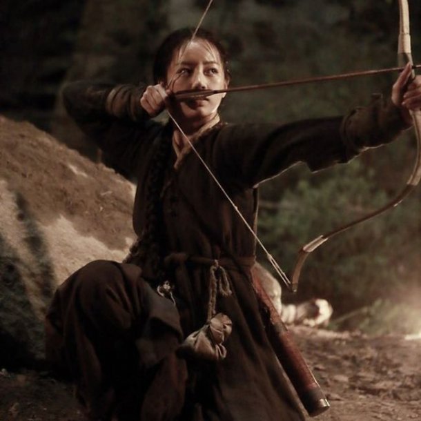 Hyeri de Girl’s Day se embarca en una nueva aventura en las imágenes de su próxima película histórica