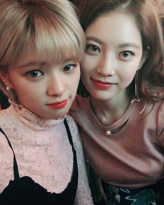 Gong Seung Yeon muestra amor por su hermana al promover la nueva canción de TWICE
