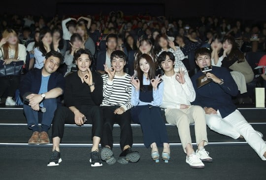 El elenco principal de “Circle” de tvN pasa tiempo de calidad con sus fans en la proyección del primer episodio especial del drama
