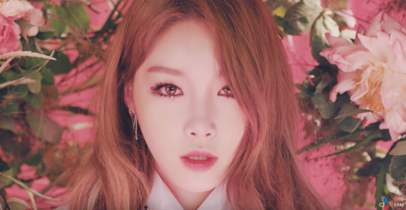 Kim Chungha hace un increíble debut como solista con “Why Don’t You Know”