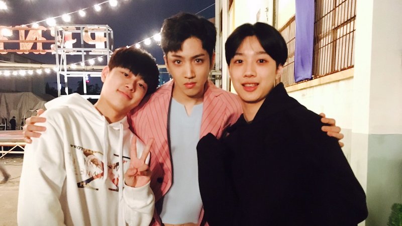 Wooseok de PENTAGON dice que está orgulloso de los aprendices de “Produce 101 Season 2” Yoo Seon Ho y Lai Guan Lin