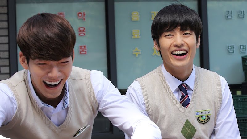Kang Ha Neul habla sobre rodar una película con Kim Woo Bin antes de descubrir su diagnóstico de cáncer