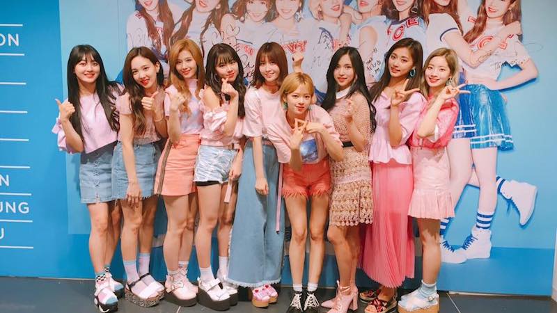 El álbum debut japonés de TWICE experimenta un regreso inesperado a la lista diaria de Oricon
