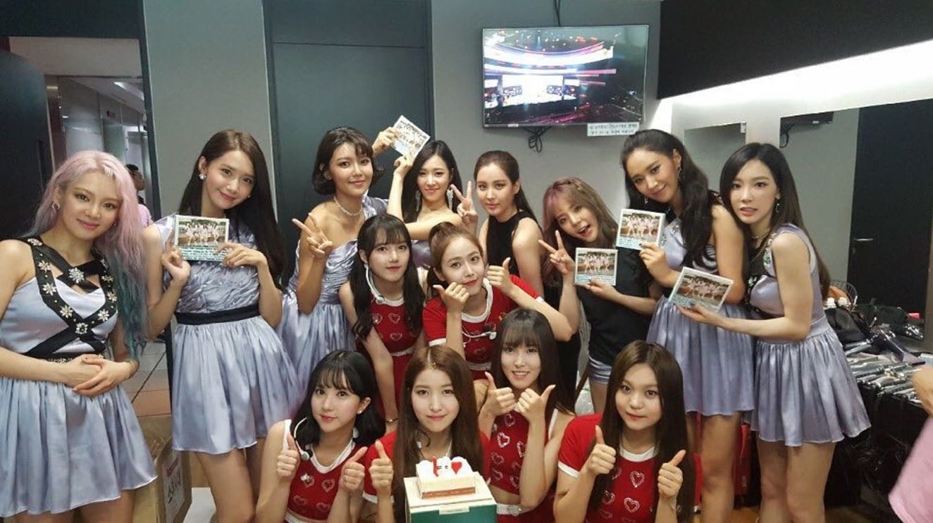 GFRIEND comparte foto grupal con Girls’ Generation y celebran su décimo aniversario