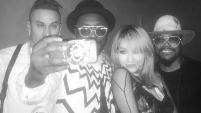CL muestra su larga amistad con los Black Eyed Peas