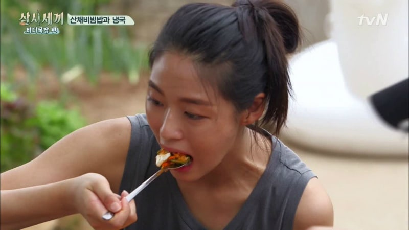 Seolhyun de AOA sorprende al elenco de “Three Meals A Day” en su primera aparición como invitada