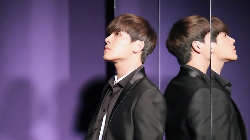 Hoya impresiona una vez más con sus movimientos de baile en el estudio de Brave Entertainment