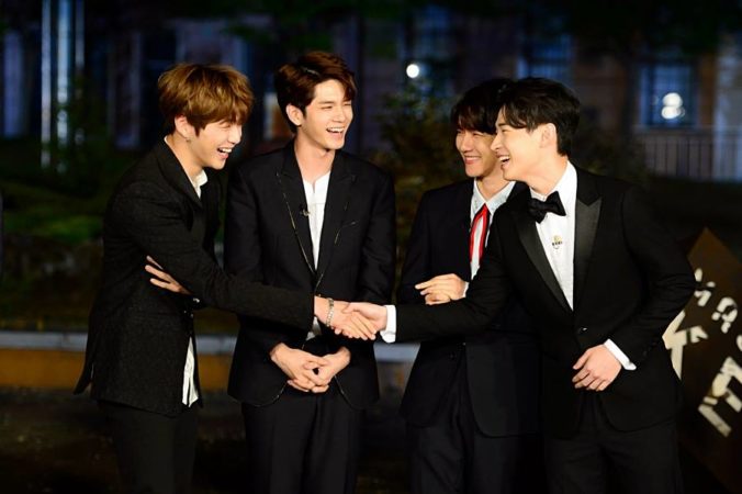 “Master Key” lanza impresionantes imágenes del elenco en trajes elegantes