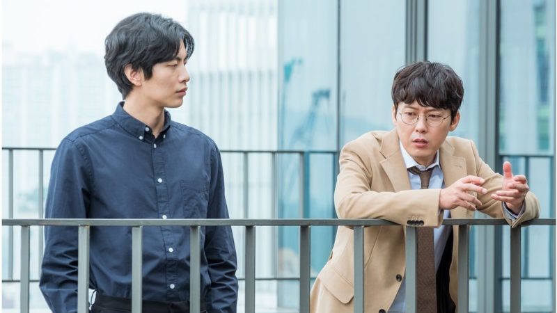 Lee Min Ki y Park Byung Eun tienen una relación jefe-empleado única en fotos para “Because This Is My First Life”