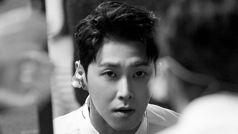 Yunho de TVXQ es el alumno más simpático del campus en nuevas imágenes para próximo drama