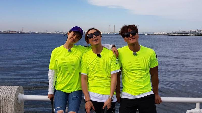 Kim Jong Kook bromea con Haha por decir que ama a Song Ji Hyo