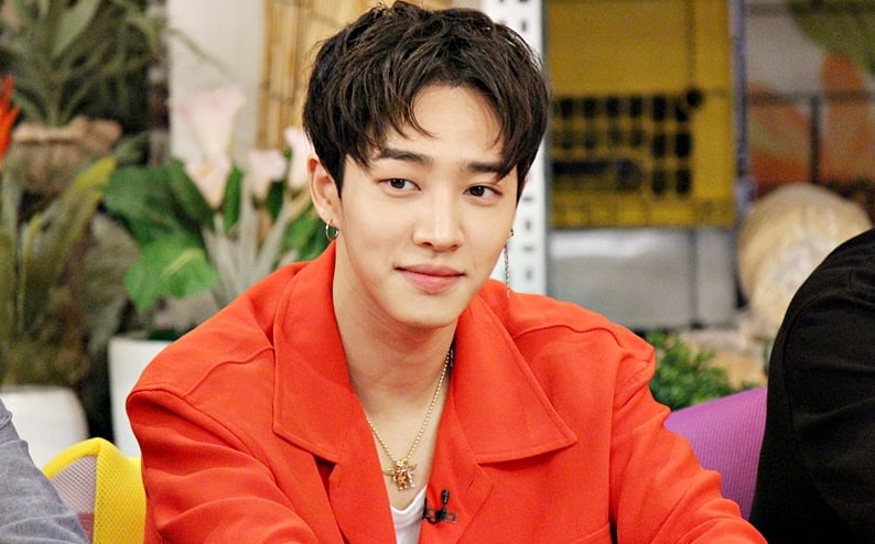 Lee Gikwang de Highlight habla sobre su presentación sin camiseta que se hizo viral
