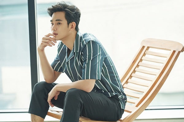 Kim Soo Hyun está más atractivo que nunca en nueva foto en la mili