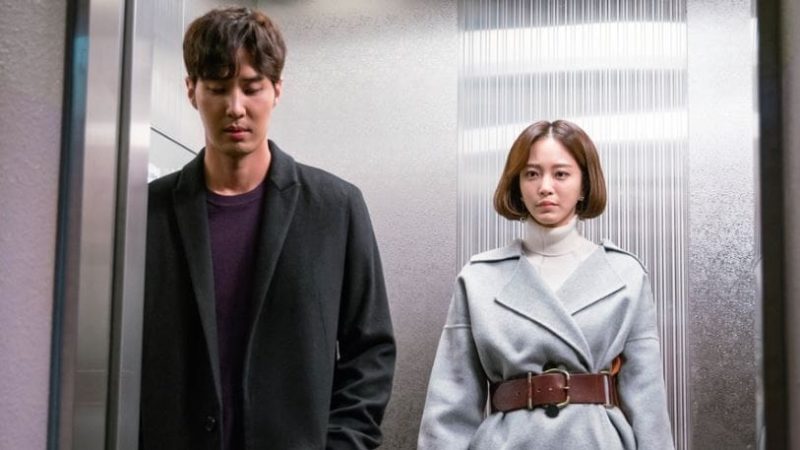 Han Ye Seul y Kim Ji Suk se muestran serios y tensos en imágenes de '20th Century Boy And Girl'