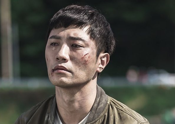 Jin Goo es la personificación de la pena y la desesperación en desgarradoras imágenes para “Untouchable”