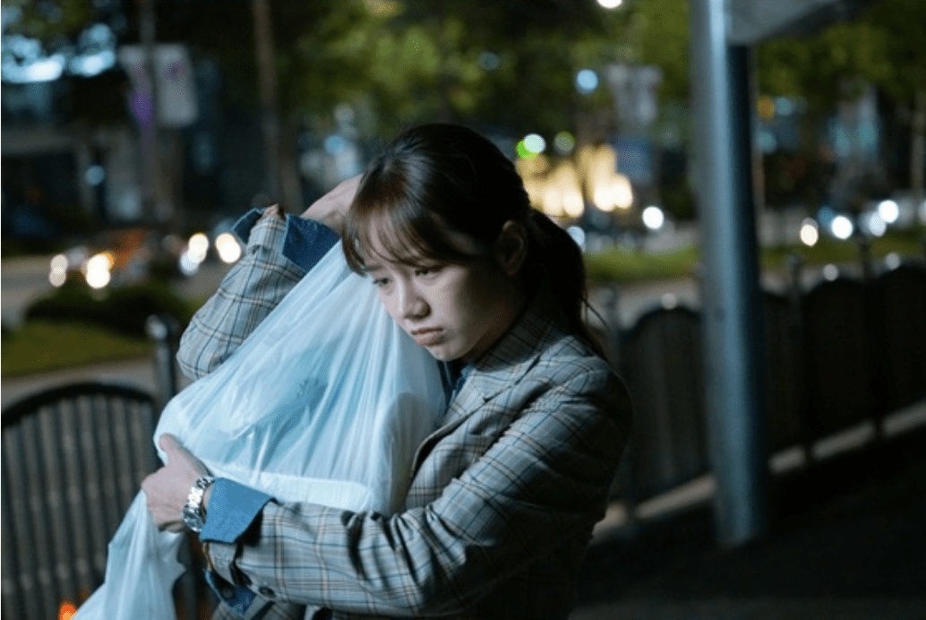 Hyeri muestra las dificultades en la vida de una reportera en nuevas fotos para “Two Cops”