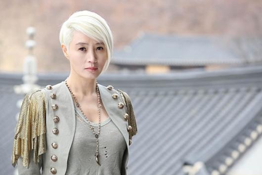 Kim Hye Soo habla sobre intensas escenas de acción en su película “A Special Lady”