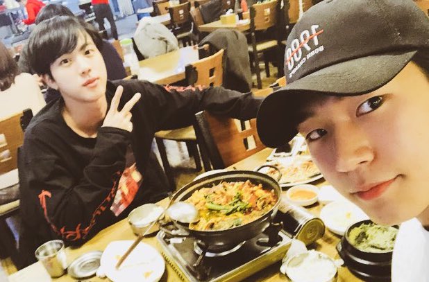 Seungjun de KNK muestra que su amistad con Jin de BTS cada día se fortalece más