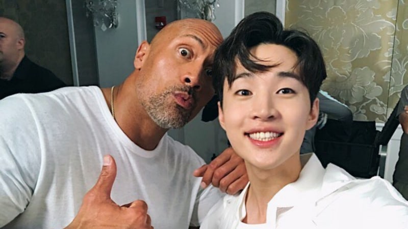 Henry comparte divertidos selfies con Dwayne “The Rock” Johnson