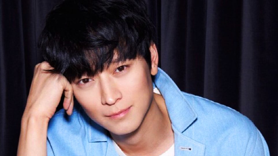Kang Dong Won acepta un papel en la próxima película de acción de Hollywood, “Tsunami LA” | Soompi