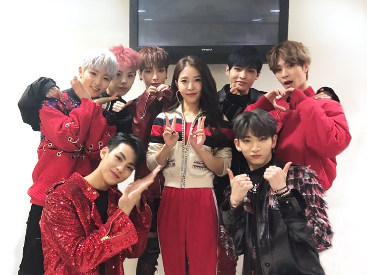 RAINZ comparte foto de reunión con su profesora de “Produce 101 Season 2”, BoA