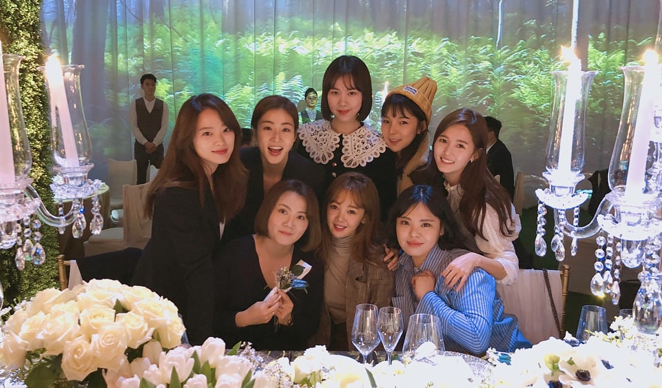 El reparto de “Sunny” se reúne en la boda de Min Hyo Rin y Taeyang