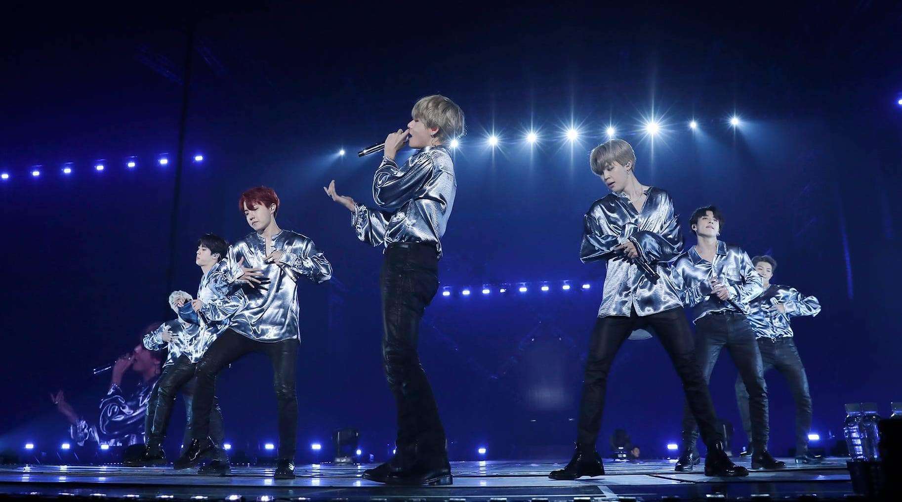 J-Hope de BTS y director de actuación hablan sobre cómo ha cambiado el grupo su forma de bailar con el paso de los años