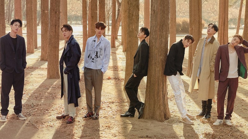 “Love Scenario” de iKON continúa arrasando en las listas digitales un mes después de su lanzamiento