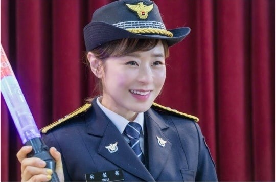 Choi Kang Hee usa uniforme de policía + el nuevo equipo se reúne en “Mystery Queen 2”