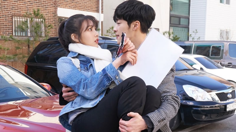 Woo Do Hwan sostiene a Joy en lindas imágenes tras las cámaras de “Tempted”
