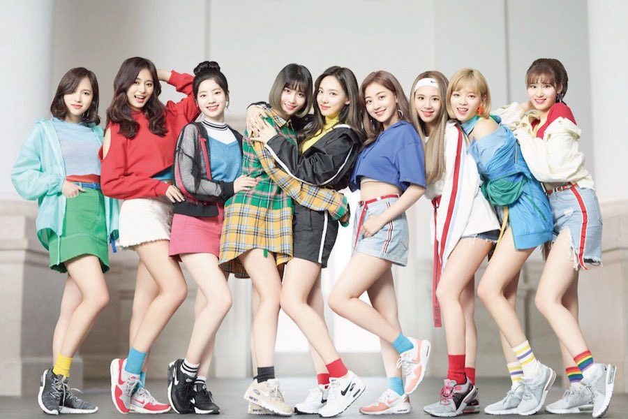 TWICE rompe su propio récord con un impresionante número de pre órdenes de stock para “What Is Love?”