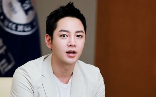 Jang Geun Suk dona al fondo de becas de su Alma Mater
