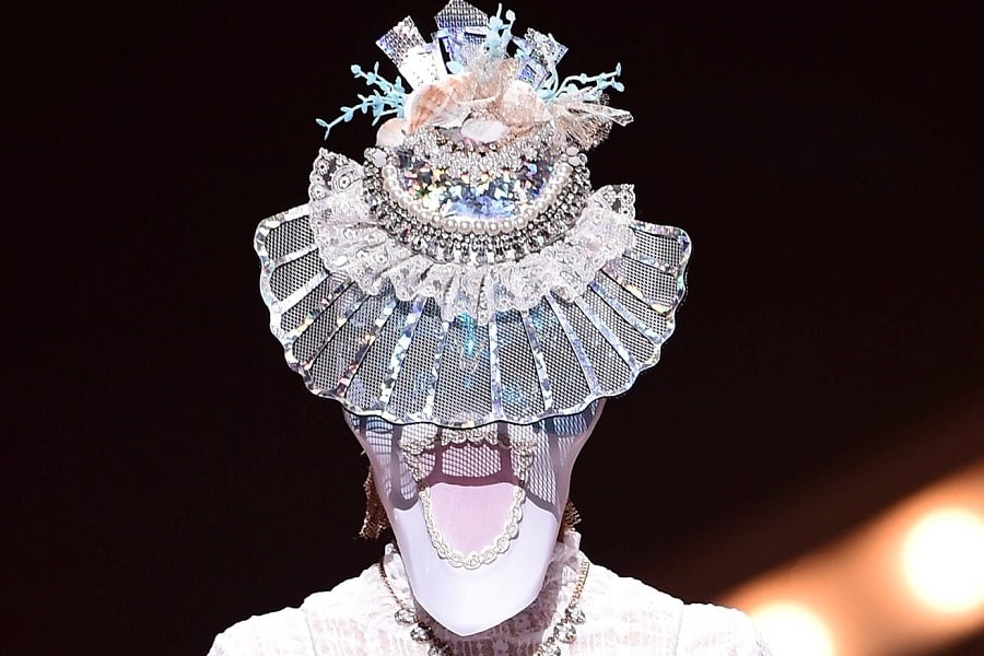 Veterana líder de grupo femenino impresiona con su talento vocal en “King Of Masked Singer”