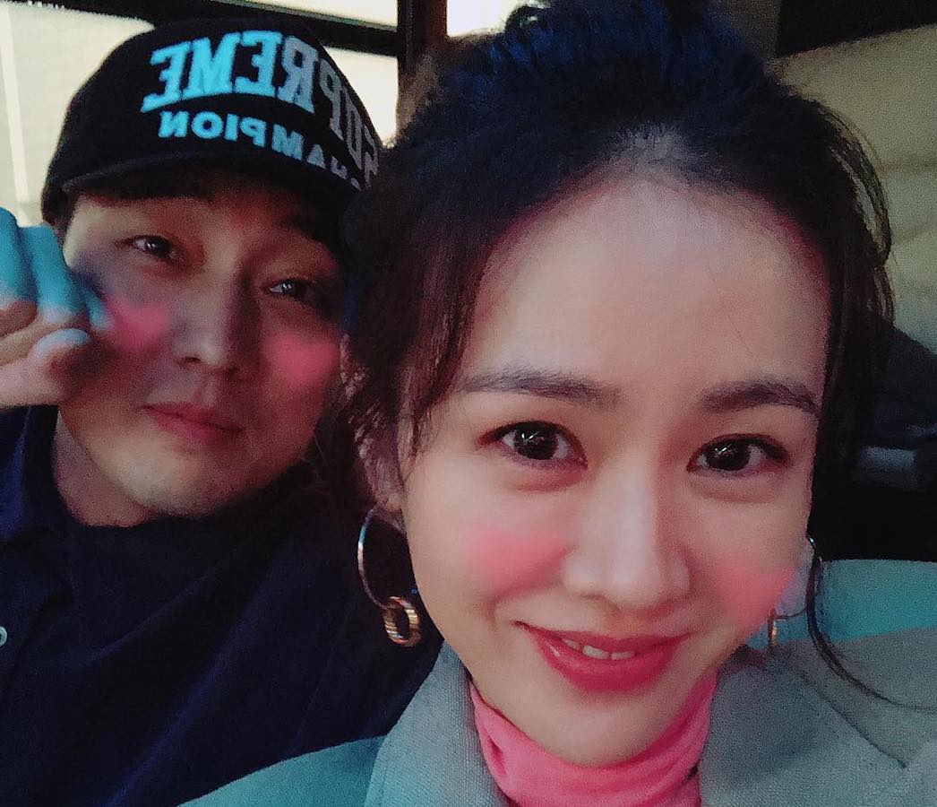 So Ji Sub muestra apoyo por Son Ye Jin y su drama Soompi