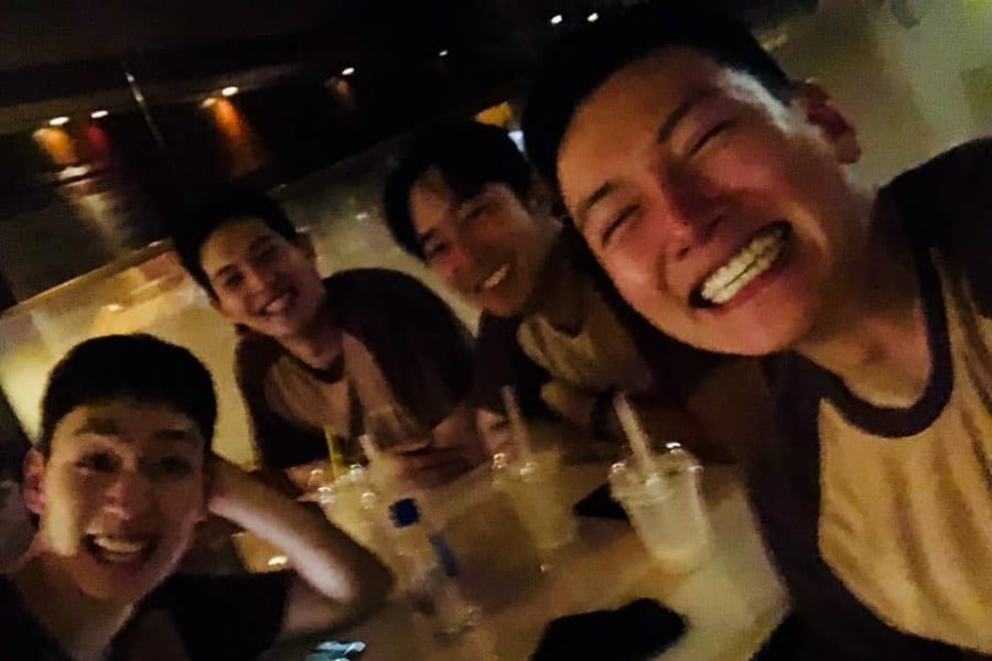 Ji Chang Wook se divierte con Choi Tae Joon y Lee Jong Hyun de CNBLUE durante su tiempo libre del ejército