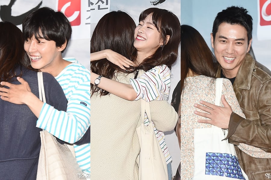 Yoon Shi Yoon, Jin Se Yeon y Joo Sang Wook cumplen su promesa de dar abrazos gratis por “Grand Prince”