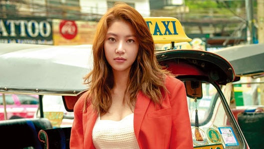Gong Seung Yeon comparte quién es su modelo a seguir y sus teorías sobre la felicidad