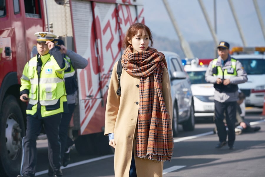 Lee Sung Kyung muestra el lado más devastador de sus misteriosos poderes en “About Time”