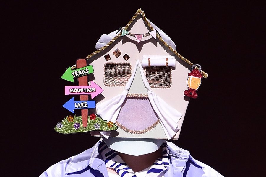 Habilidoso bailarín de un popular grupo idol impresiona con su voz en “King Of Masked Singer”