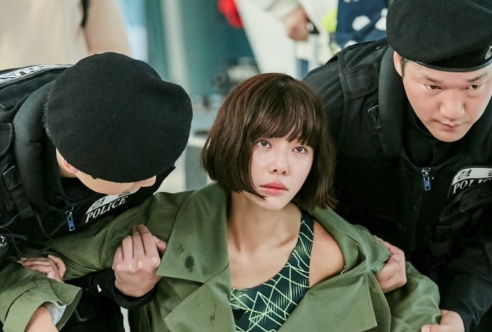 Hwang Jung Eum causa un espectáculo en el aeropuerto para “The Undateables”