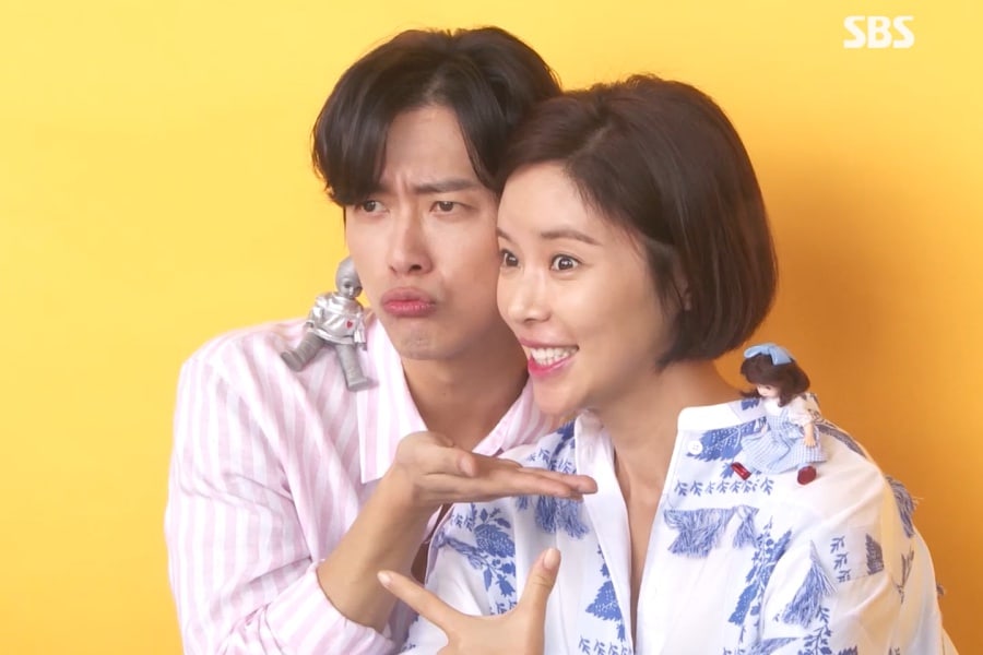 Namgoong Min y Hwang Jung Eum se divierten posando para los pósters de “The Undateables”