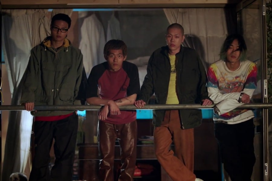 Hyukoh celebra la diversidad de parejas en el MV de “Love Ya!”