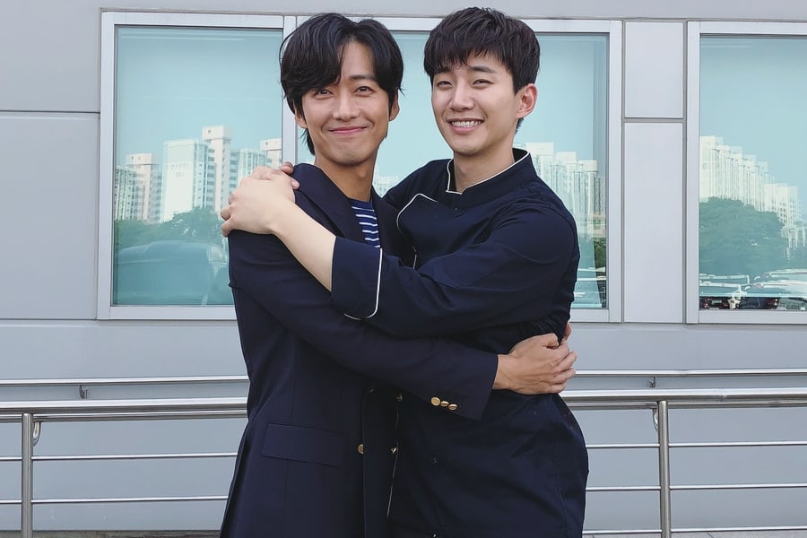 Las co-estrellas de “Chief Kim”, Namgoong Min y Junho de 2PM, reavivan su bromance