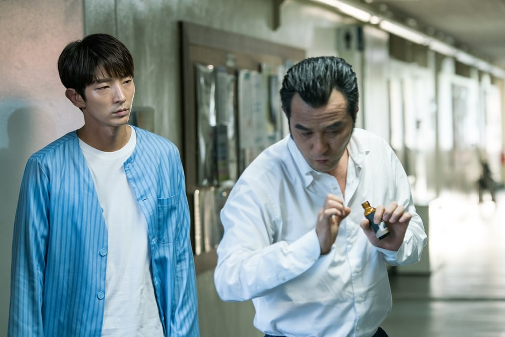 Lee Joon Gi y Choi Min Soo muestran su trabajo en equipo mientras practican sus escenas de acción para “Lawless Lawyer”