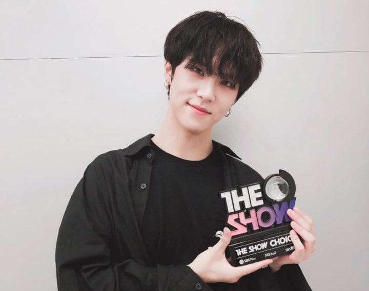 Kim Dong Han obtiene primera victoria en solitario con “Sunset” en “The Show” – Presentaciones de MOMOLAND, Longguo y más