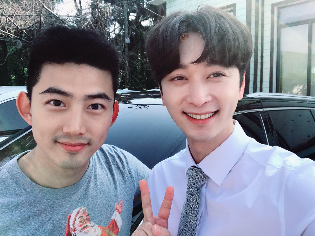 Taecyeon visita a Chansung en el plató de “What’s Wrong With Secretary Kim?”
