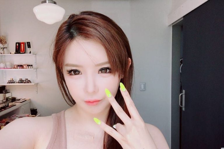Se reporta que Park Bom ha firmado con una nueva agencia + Publicará nuevo álbum