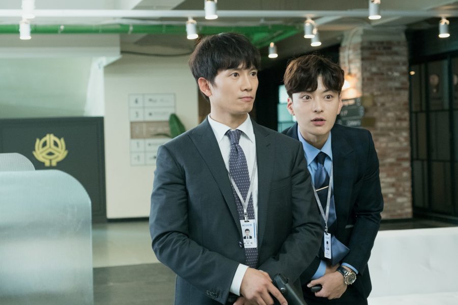 Ji Sung y Jang Seung Jo son guapos hombres de negocio en próximo drama “Familiar Wife”