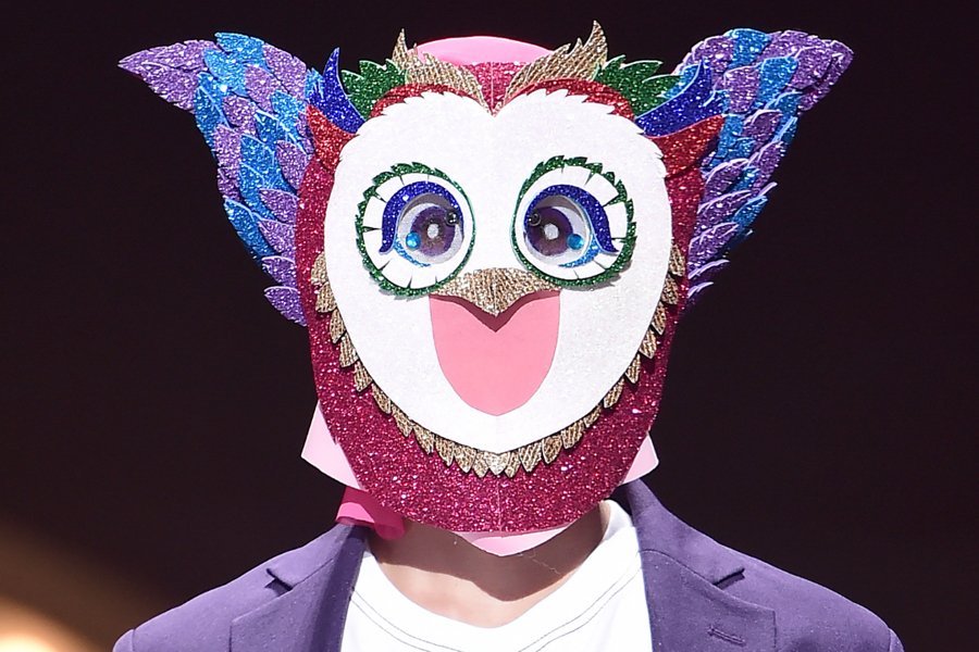 Miembro de grupo masculino y actor sorprende con su voz en “The King Of Mask Singer”
